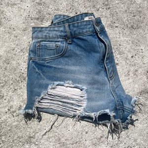 Distressed cutoff shorts